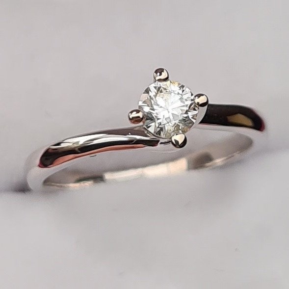 Кольцо Deimantas 95790236 16,51р 2,79гр 0,16ct. купить,NaN