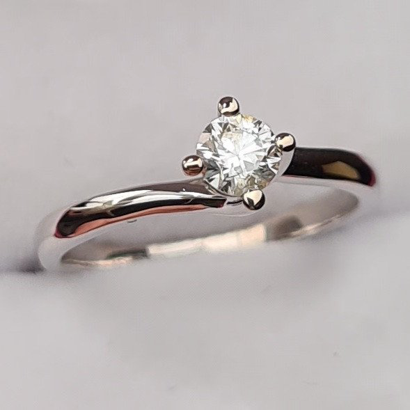 Кольцо Deimantas 95790236 16,51р 2,79гр 0,16ct. купить,NaN
