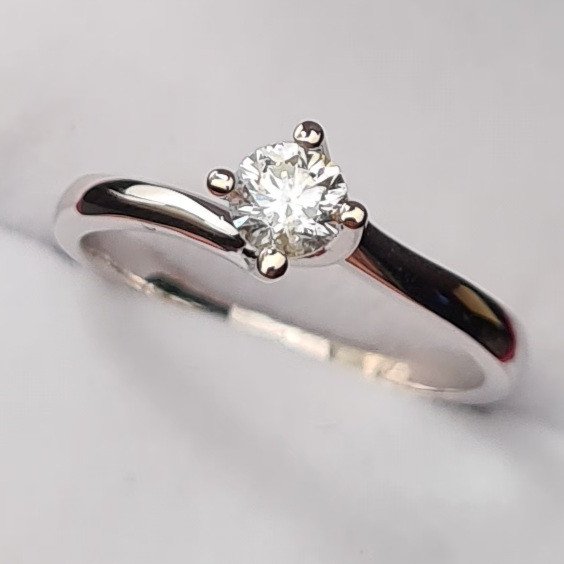 Кольцо Deimantas 95790236 16,51р 2,79гр 0,16ct. купить,NaN