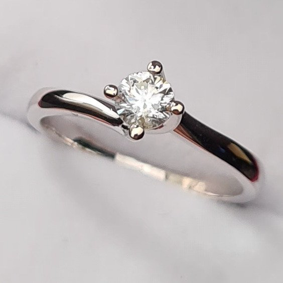 Кольцо Deimantas 95790236 16,51р 2,79гр 0,16ct. купить,NaN