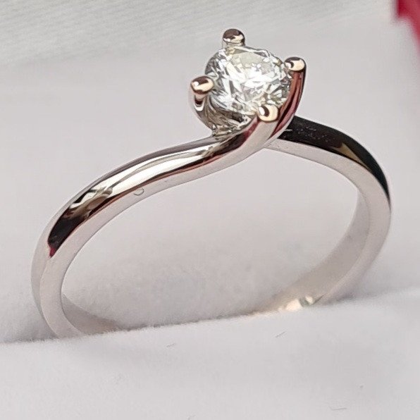 Кольцо Deimantas 95790236 16,51р 2,79гр 0,16ct. купить,NaN