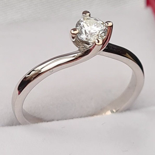 Кольцо Deimantas 95790236 16,51р 2,79гр 0,16ct. купить,NaN