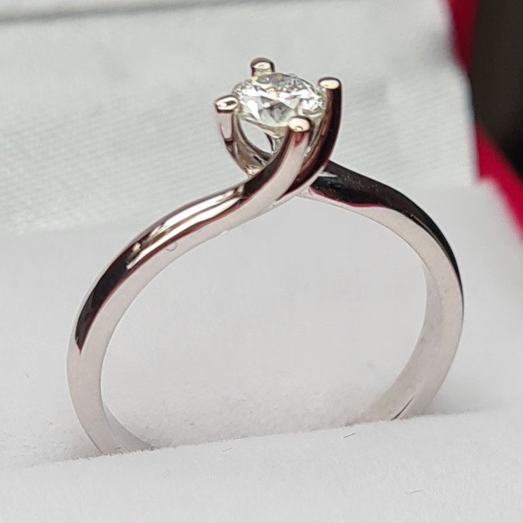 Кольцо Deimantas 95790489 16,51р 2,25гр 0,16ct. купить,NaN