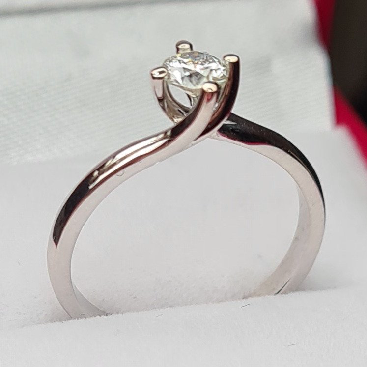 Кольцо Deimantas 95790489 16,51р 2,25гр 0,16ct. купить,NaN