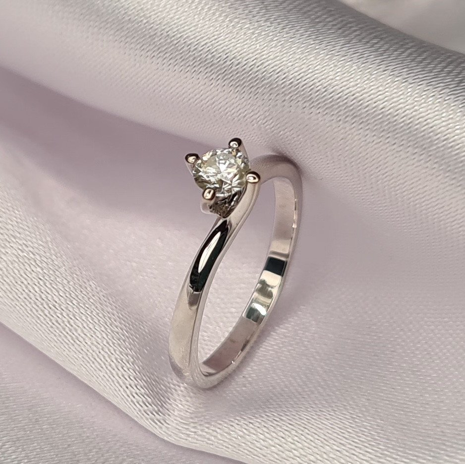 Кольцо Deimantas 95790489 16,51р 2,25гр 0,16ct. купить,NaN