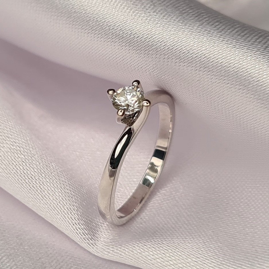 Кольцо Deimantas 95790236 16,51р 2,79гр 0,16ct. купить,NaN