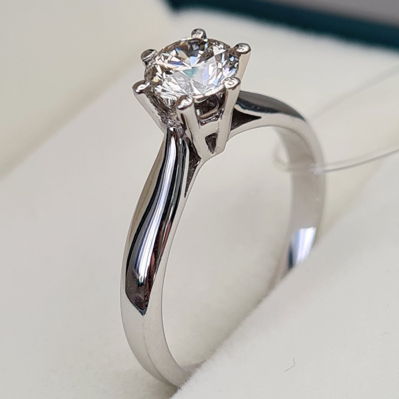 Кольцо Deimantas 92632909 16,51р 2,66гр 0,70ct. купить,NaN
