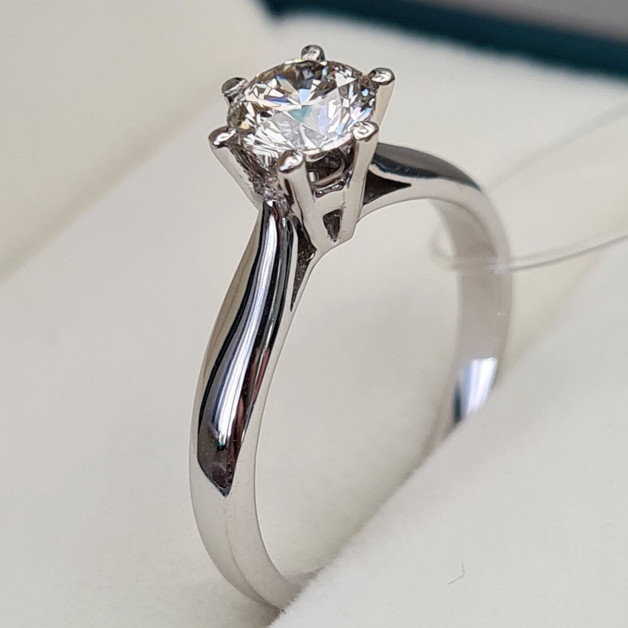 Кольцо Deimantas 92632909 16,51р 2,66гр 0,70ct. купить,NaN