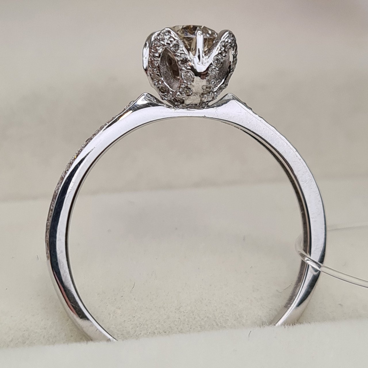 Кольцо Deimantas 97476885 18р 1,89гр 0,72ct. купить,NaN