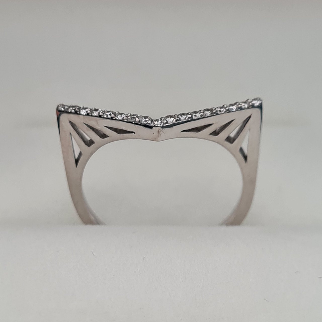 Кольцо Deimantas 92807559 17р 2,41гр 0,14ct. купить,NaN