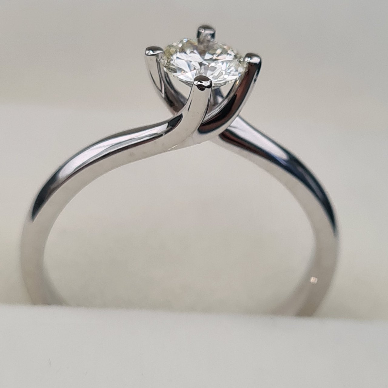 Кольцо Deimantas 95790529 16,51р 2,34гр 0,55ct. купить,NaN
