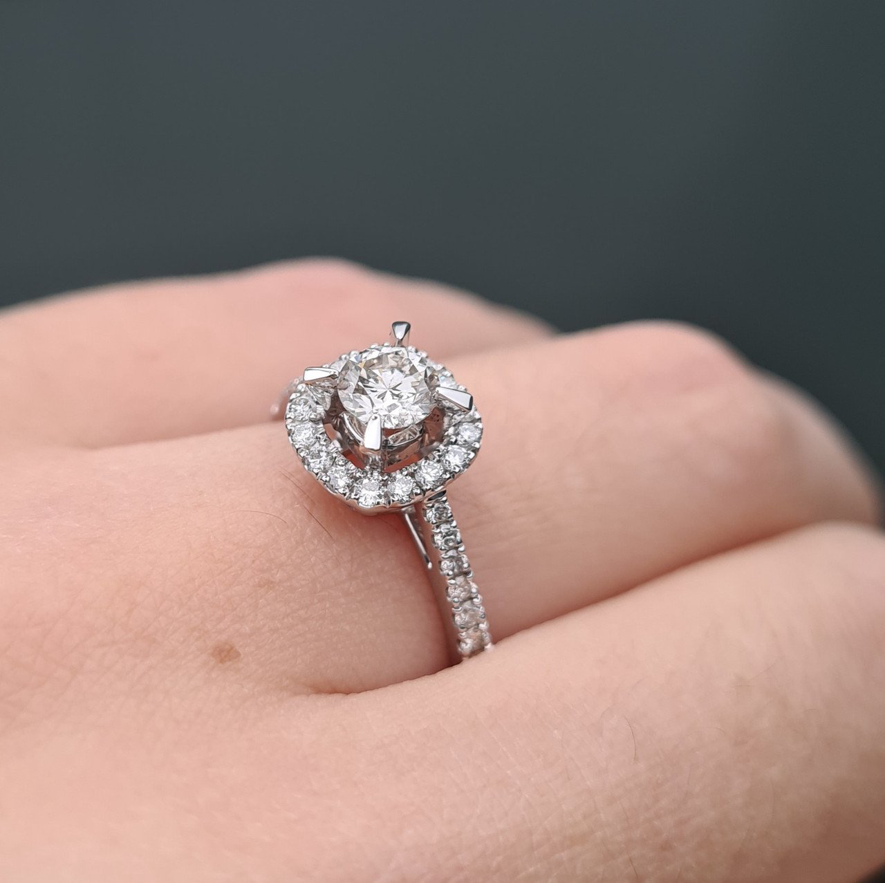 Кольцо Deimantas 95790701 17р 3,3гр 0,74ct. купить,NaN