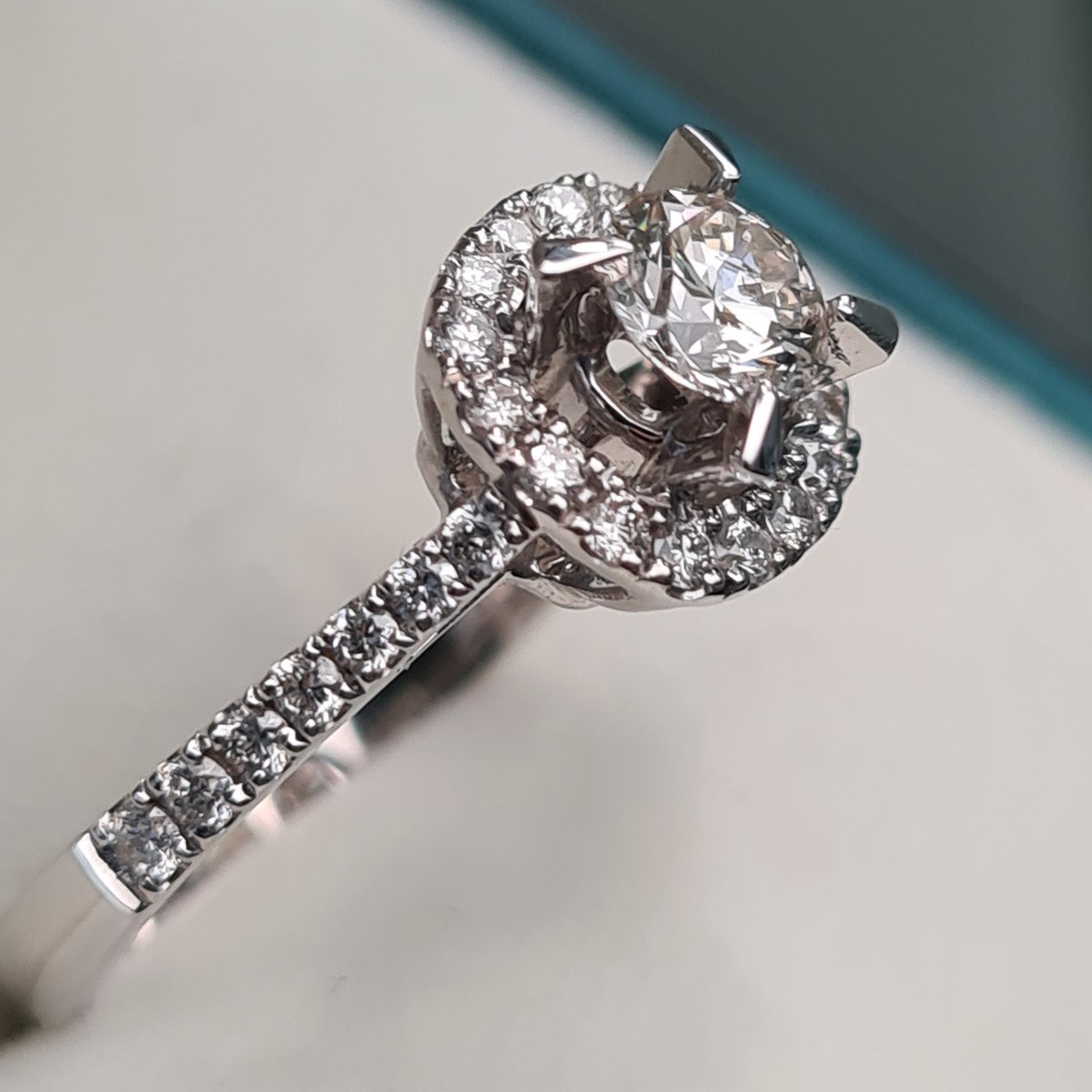 Кольцо Deimantas 95790701 17р 3,3гр 0,74ct. купить,NaN