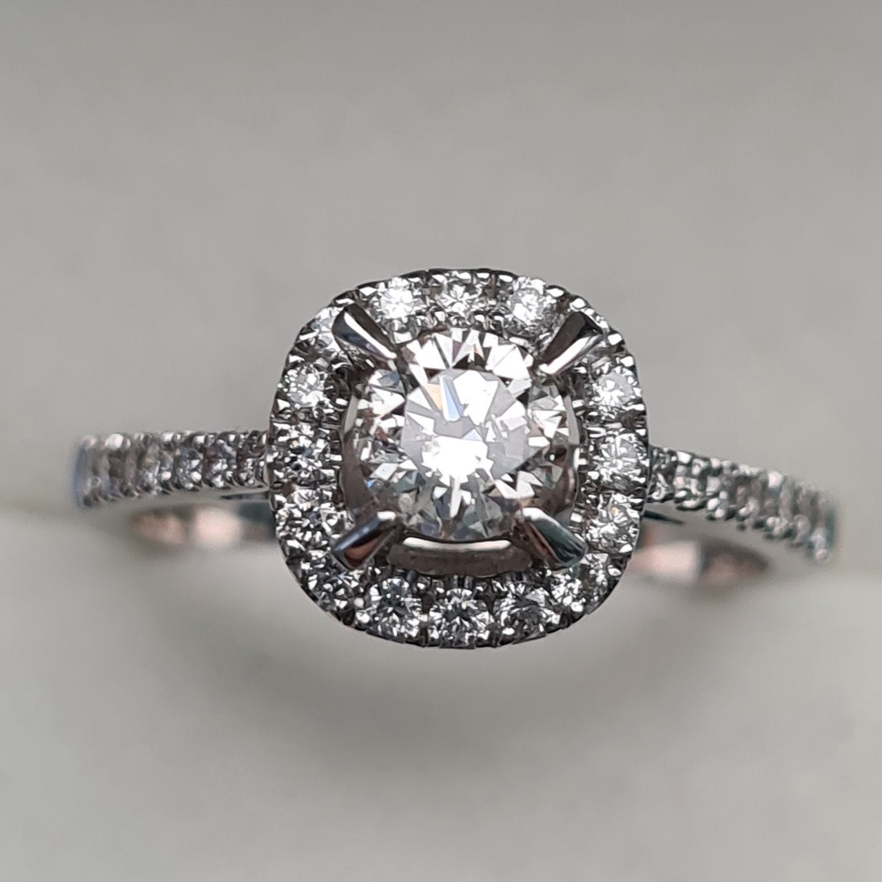Кольцо Deimantas 95790701 17р 3,3гр 0,74ct. купить,NaN