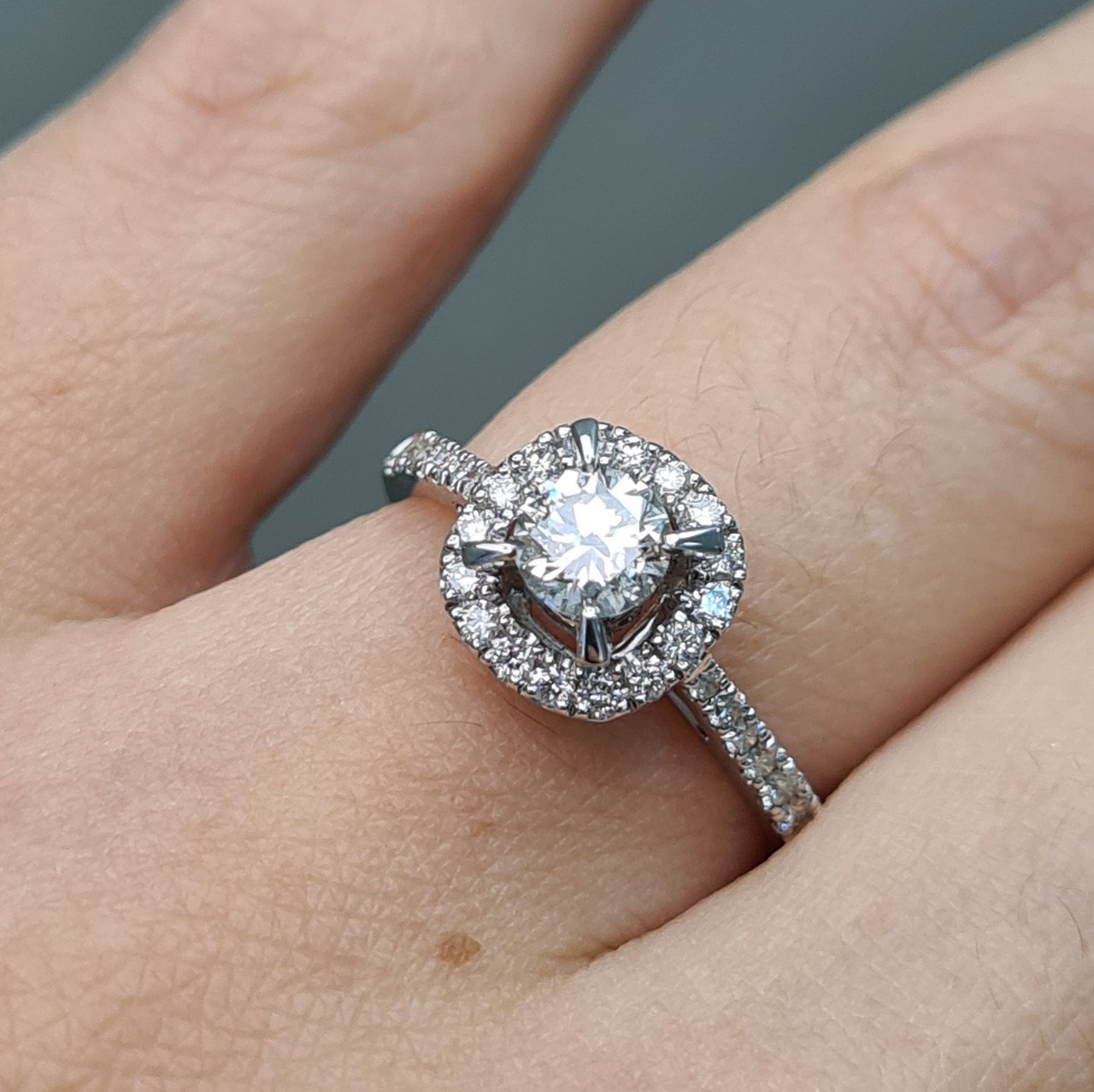 Кольцо Deimantas 95790701 17р 3,3гр 0,74ct. купить,NaN