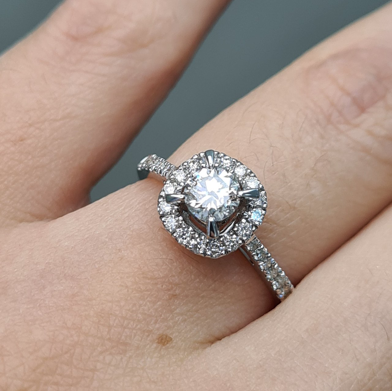 Кольцо Deimantas 95790701 17р 3,3гр 0,74ct. купить,NaN