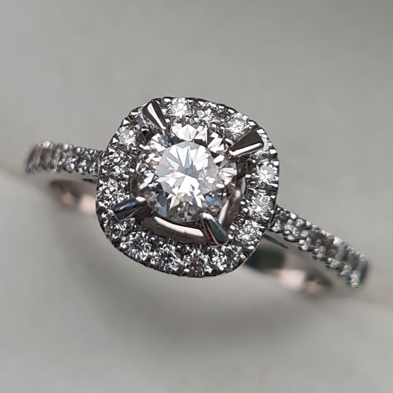 Кольцо Deimantas 95790701 17р 3,3гр 0,74ct. купить,NaN