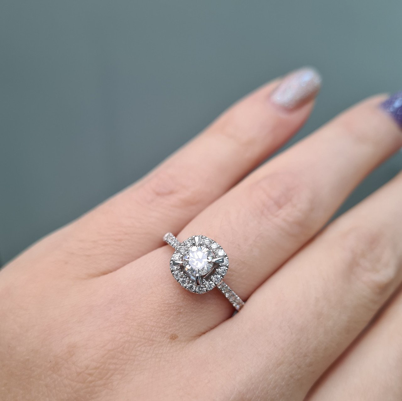 Кольцо Deimantas 95790701 17р 3,3гр 0,74ct. купить,NaN