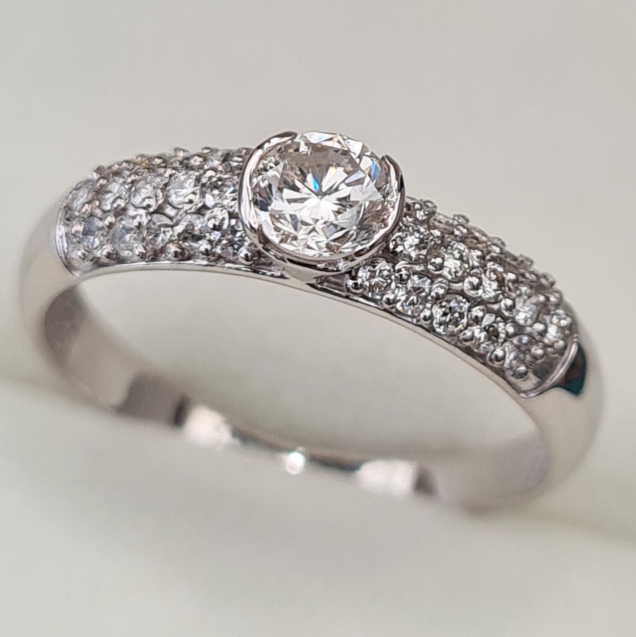 Кольцо Deimantas 92945271 17р 1,87гр 0,60ct. купить,NaN