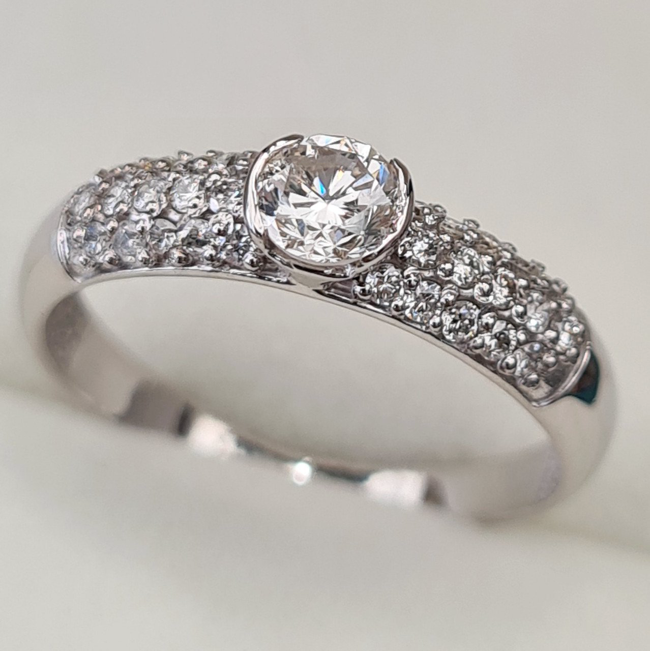 Кольцо Deimantas 92945271 17р 1,87гр 0,60ct. купить,NaN