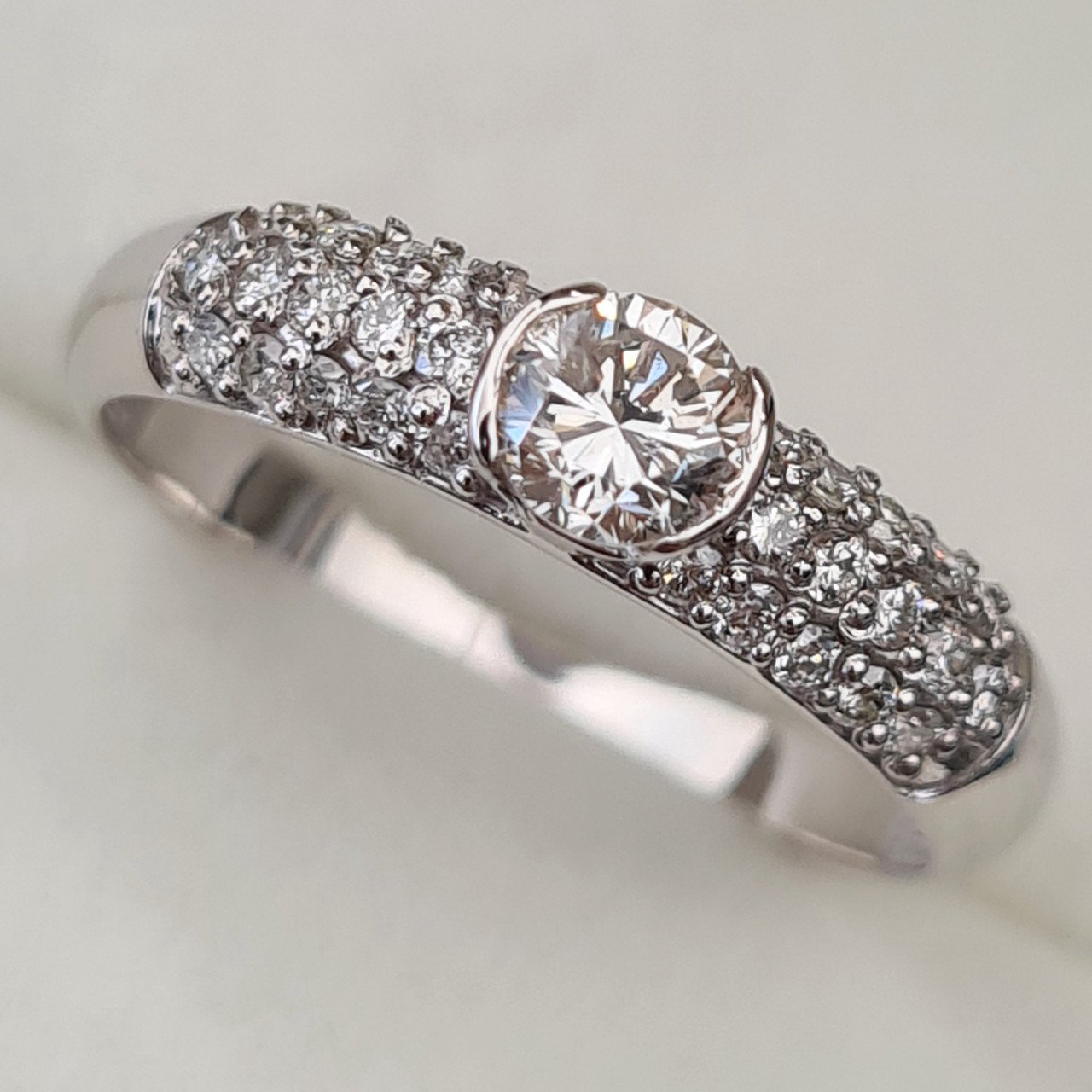 Кольцо Deimantas 92945271 17р 1,87гр 0,60ct. купить,NaN