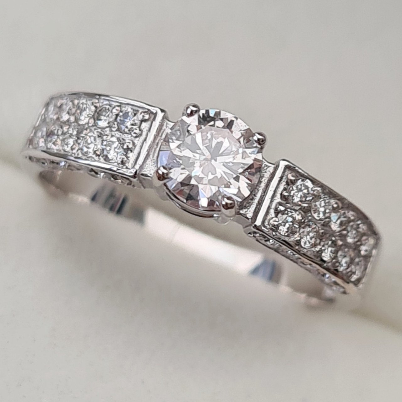 Кольцо Deimantas 92945259 16р 1,94гр 0,72ct. купить,NaN