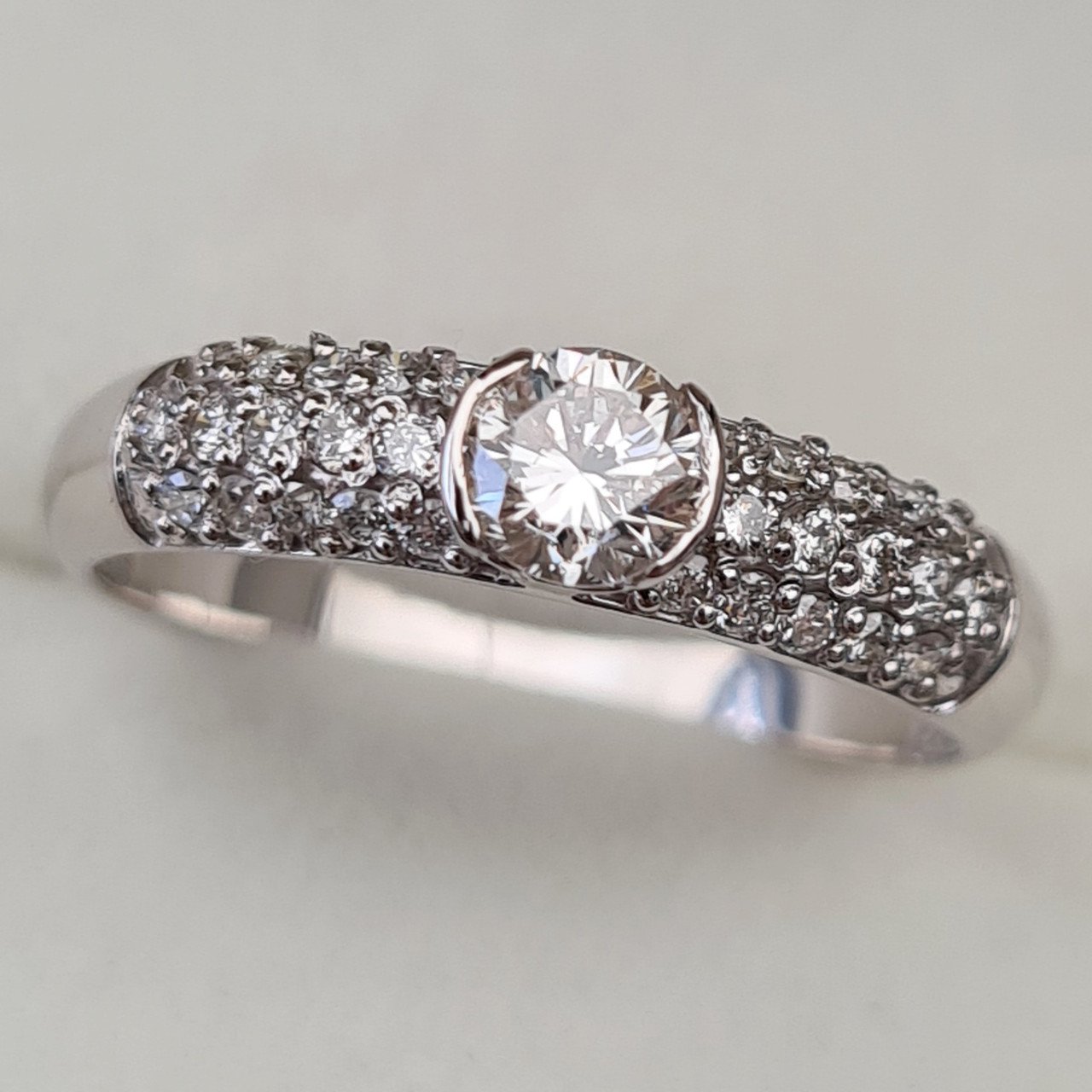 Кольцо Deimantas 92945271 17р 1,87гр 0,60ct. купить,NaN