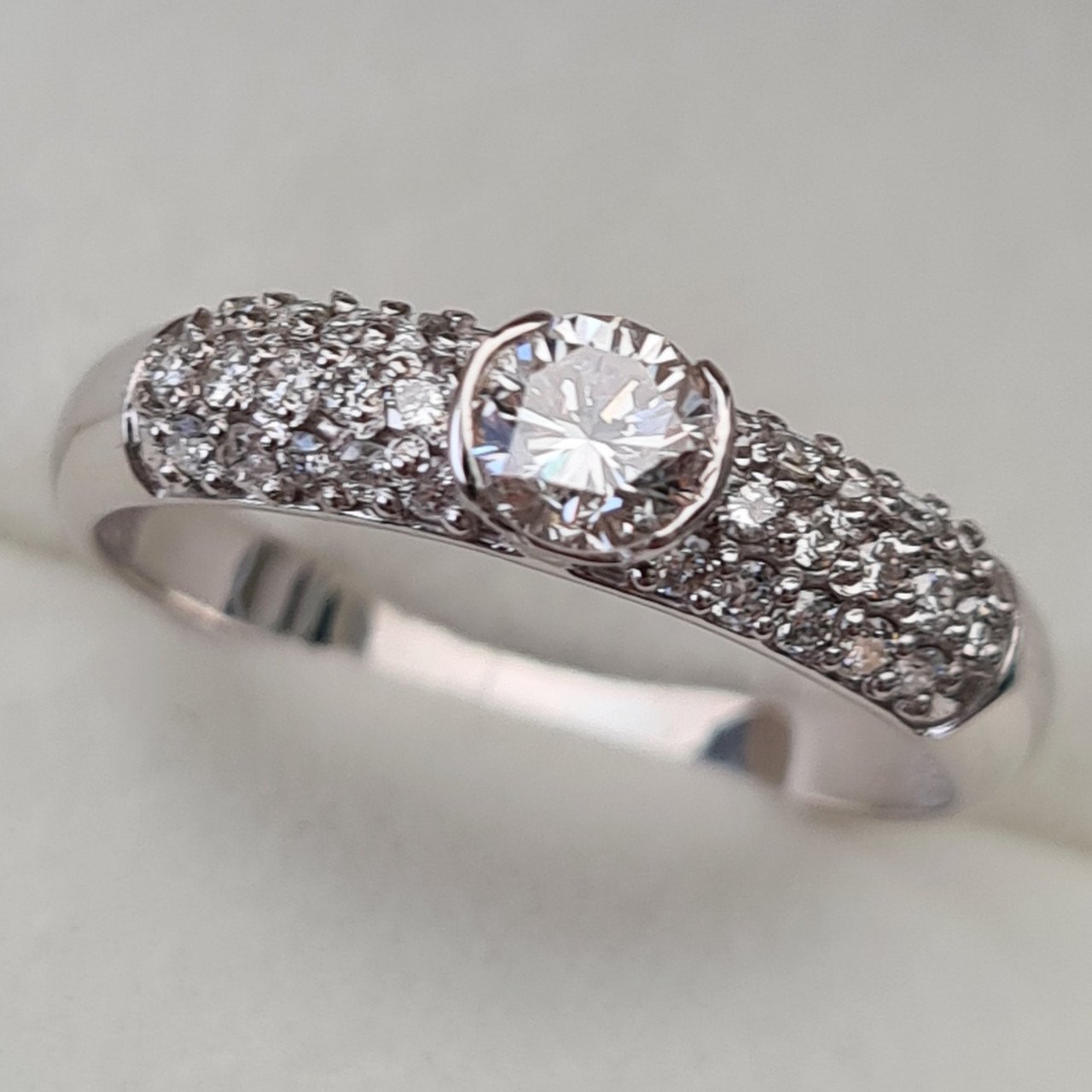 Кольцо Deimantas 92945271 17р 1,87гр 0,60ct. купить,NaN