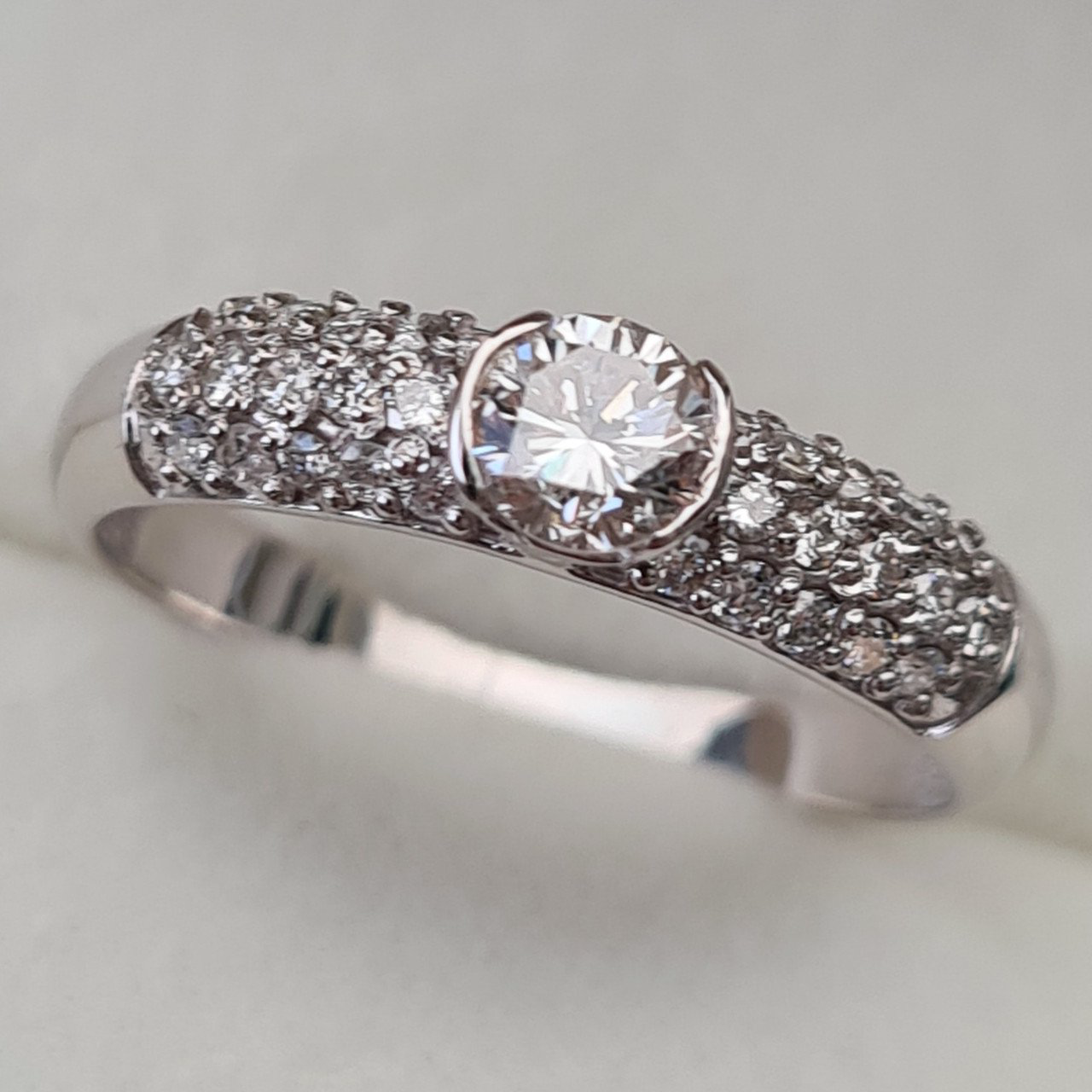 Кольцо Deimantas 92945271 17р 1,87гр 0,60ct. купить,NaN