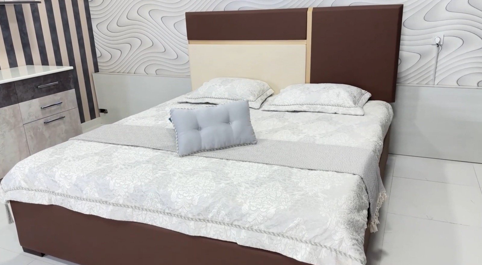 Кровать Doma VI-180 180x200см с матрасом коричнево-белая купить,NaN