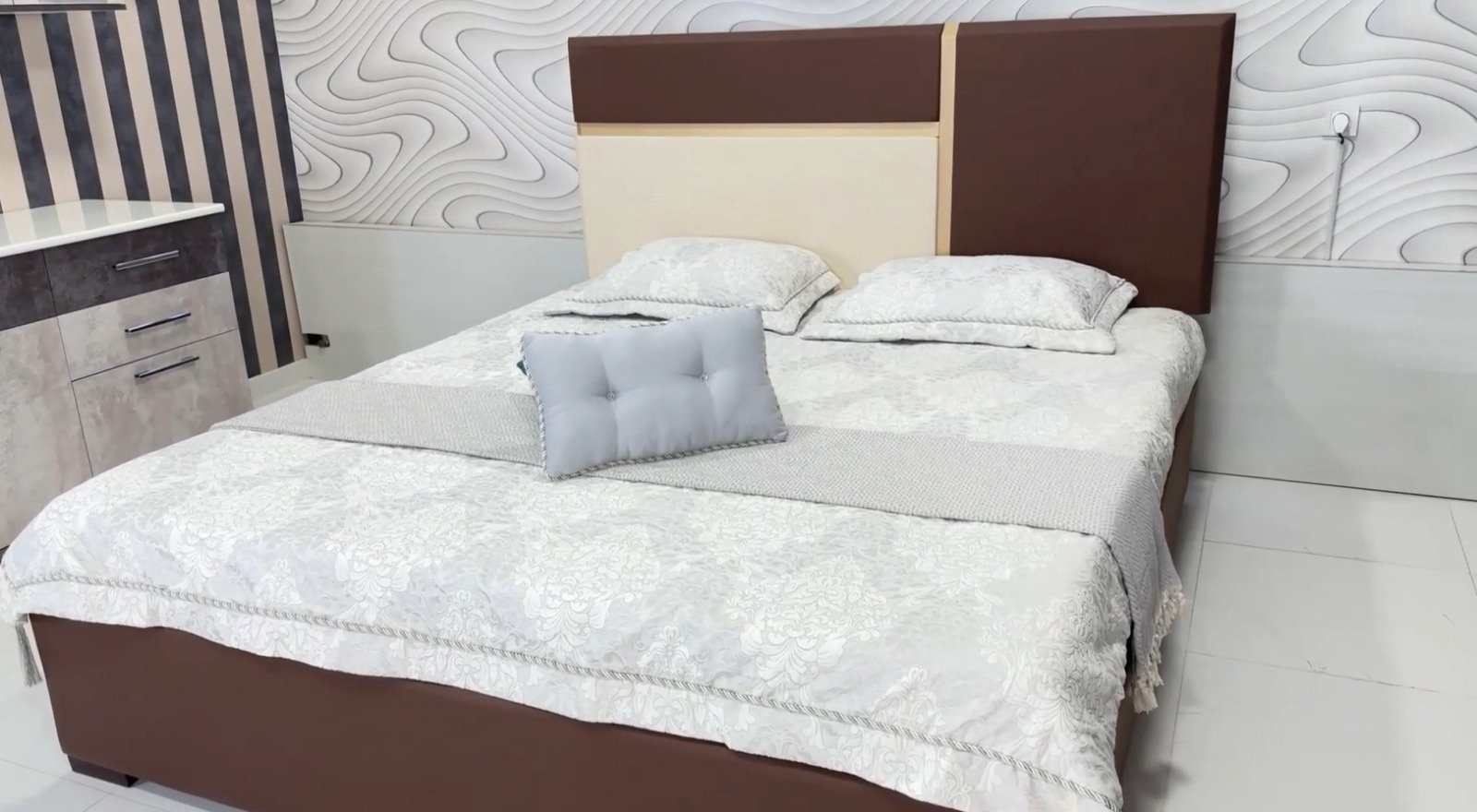 Кровать Doma VI-180 180x200см с матрасом коричнево-белая купить,NaN