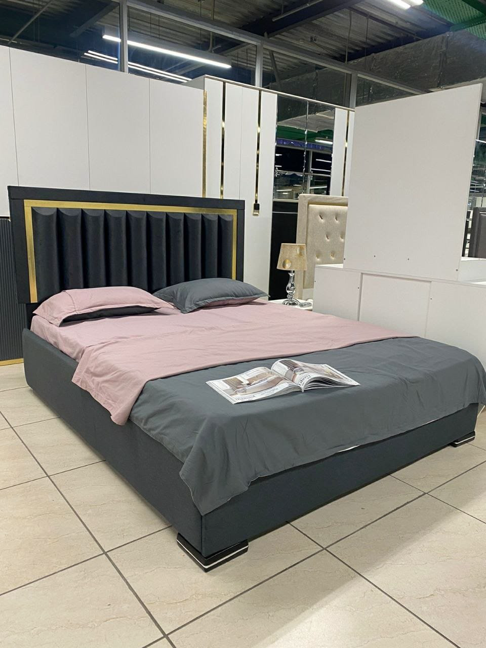Кровать Doma VE-160 160x200см с матрасом черно-золотистая купить,NaN