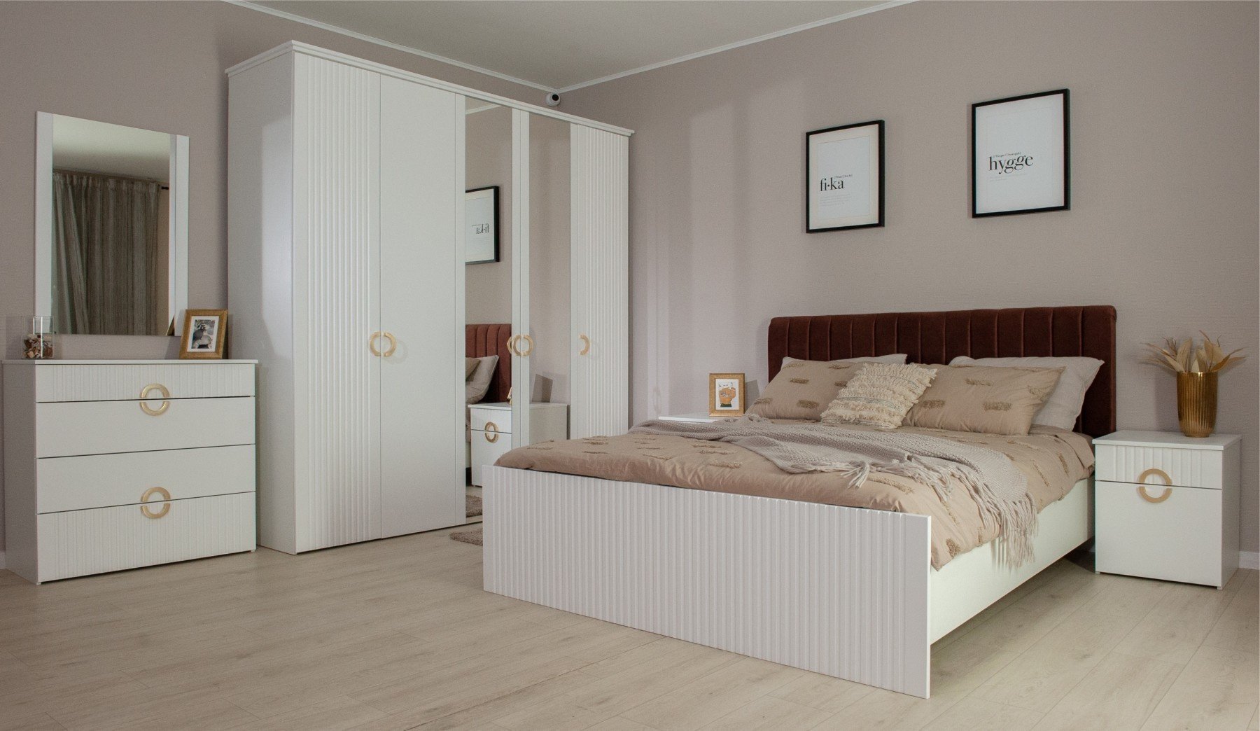 Распашной шкаф IMPERIAL 585 Миа, 220.5x221х67 см, белый купить,NaN