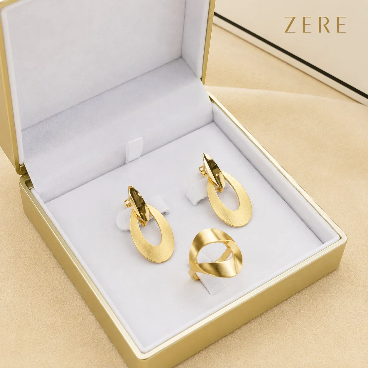 Комплект Zere серьги и кольцо желтое золото 585 4.72гр 19,5р купить,396200