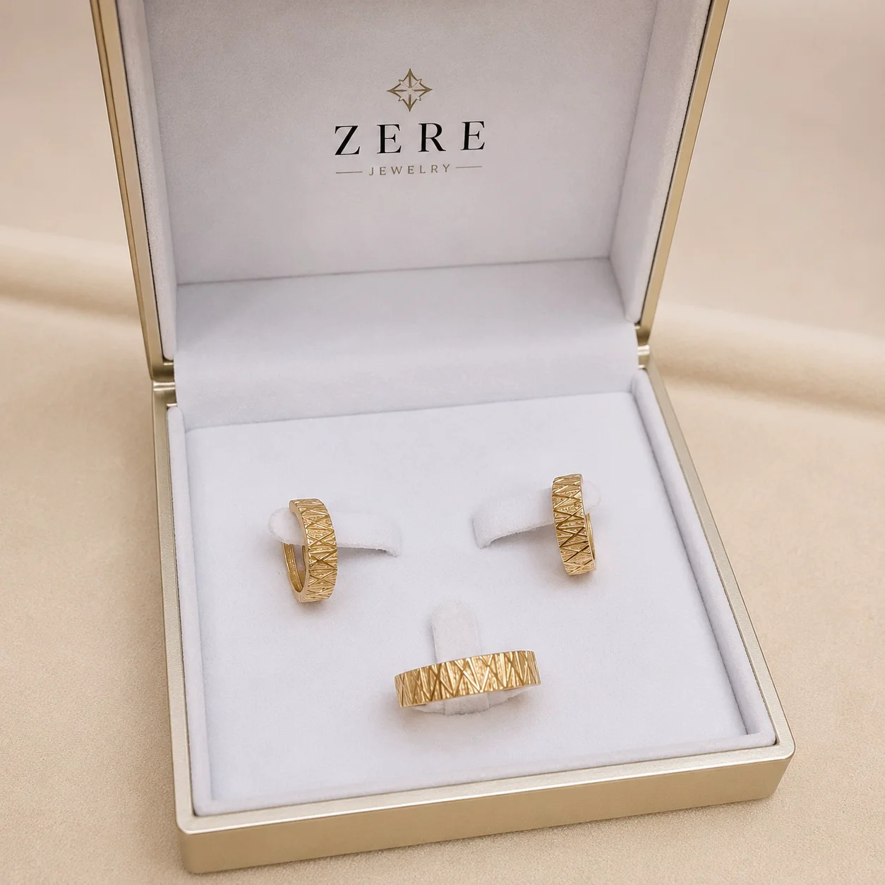 Комплект Zere серьги и кольцо золото 585 5.65гр 18.5р купить,479250