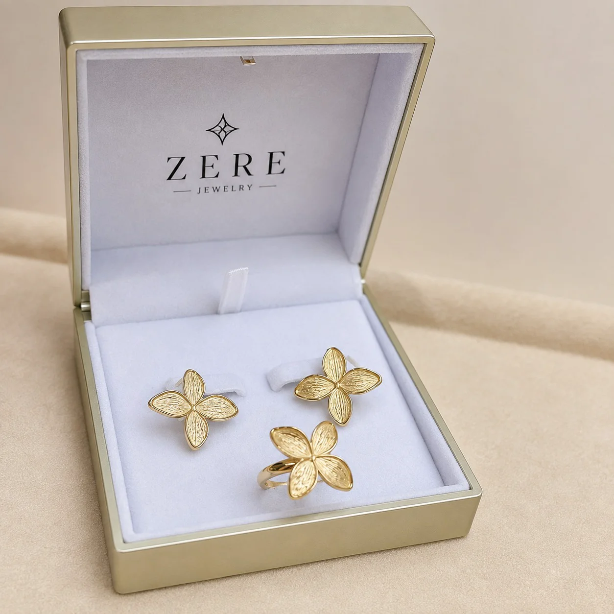 Комплект Zere серьги и кольцо золото 6.51гр 18р купить,532820