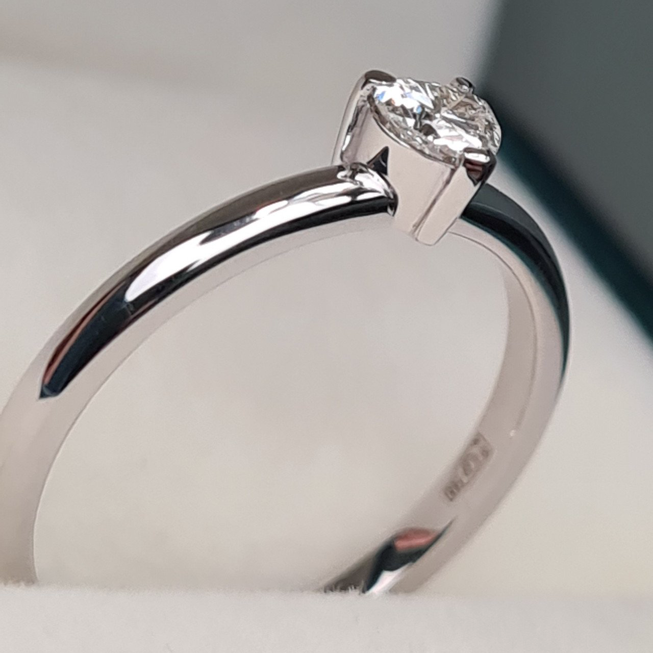 Кольцо Deimantas 98275364 16,51р 1,82гр 0,21ct. купить,NaN