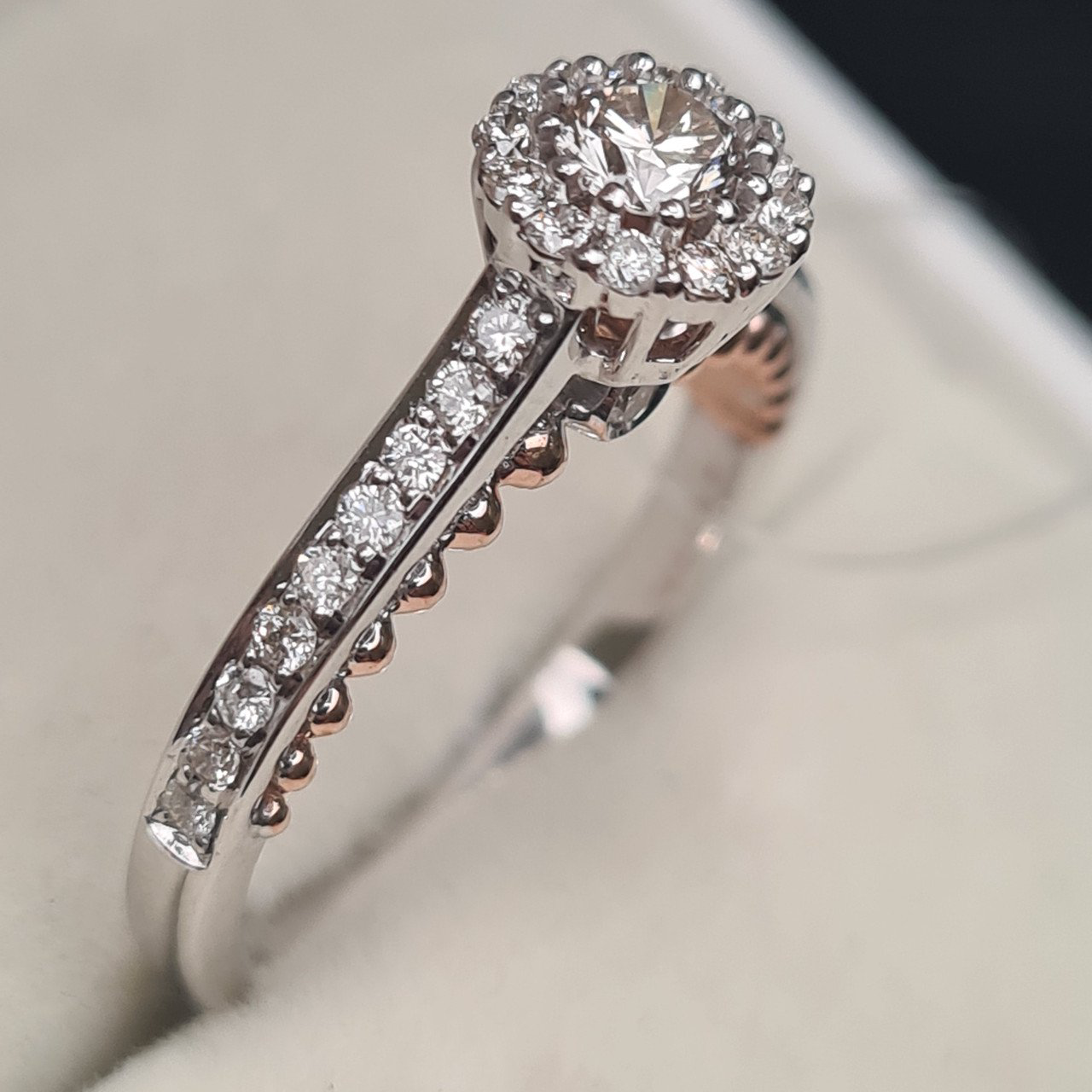 Кольцо Deimantas 98276474 17,2р 3,8гр 0,65ct. купить,NaN