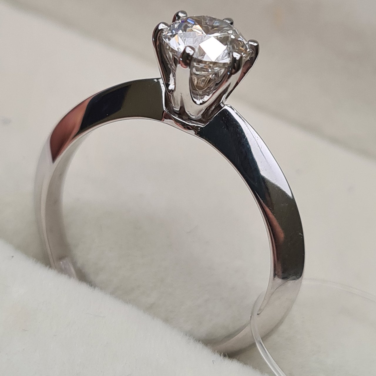 Кольцо Deimantas 98364188 16,5р 2,58гр 0,75ct. купить,NaN