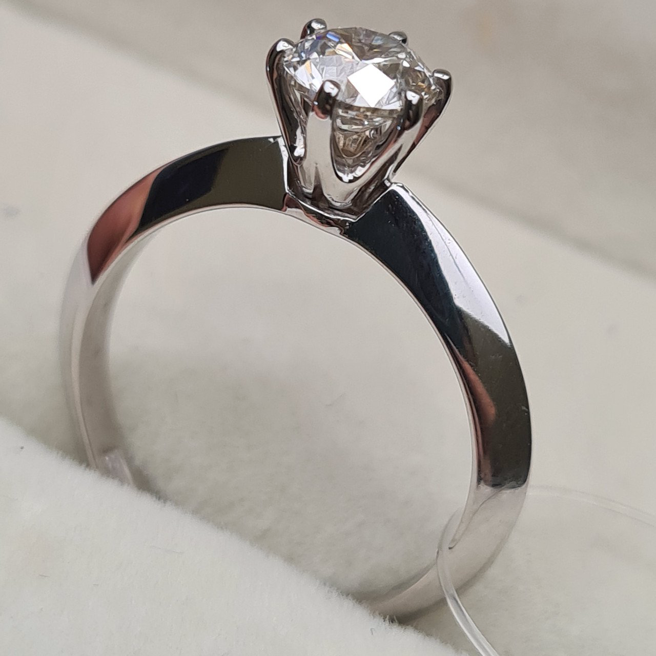 Кольцо Deimantas 98364188 16,5р 2,58гр 0,75ct. купить,NaN