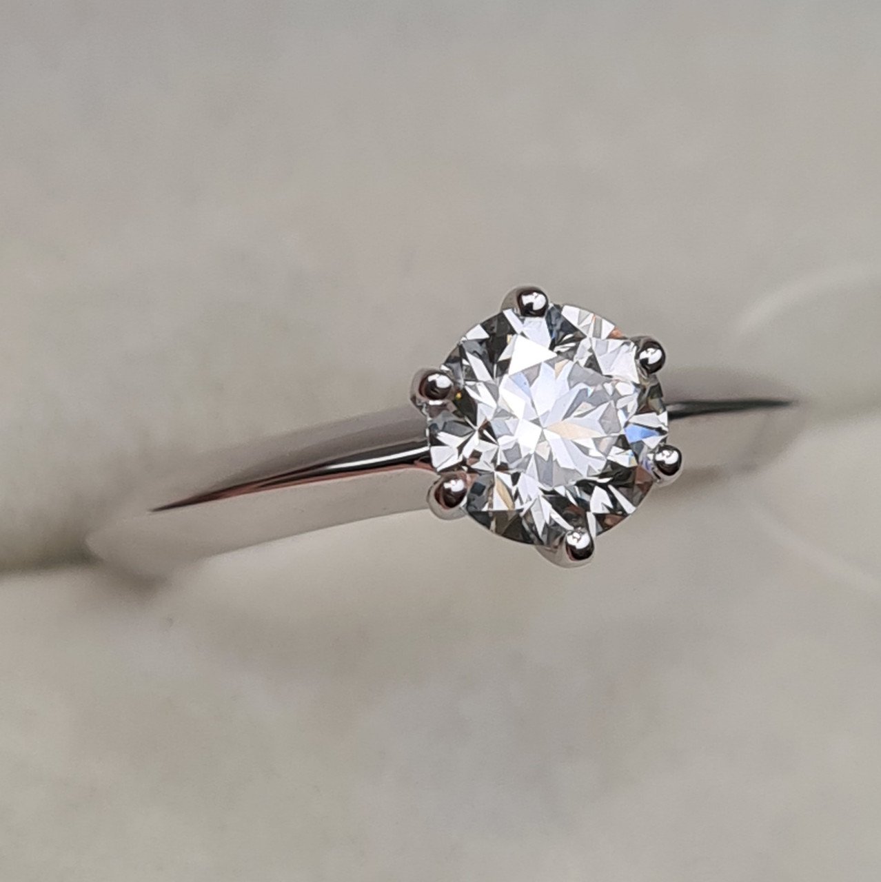 Кольцо Deimantas 98364188 16,5р 2,58гр 0,75ct. купить,NaN