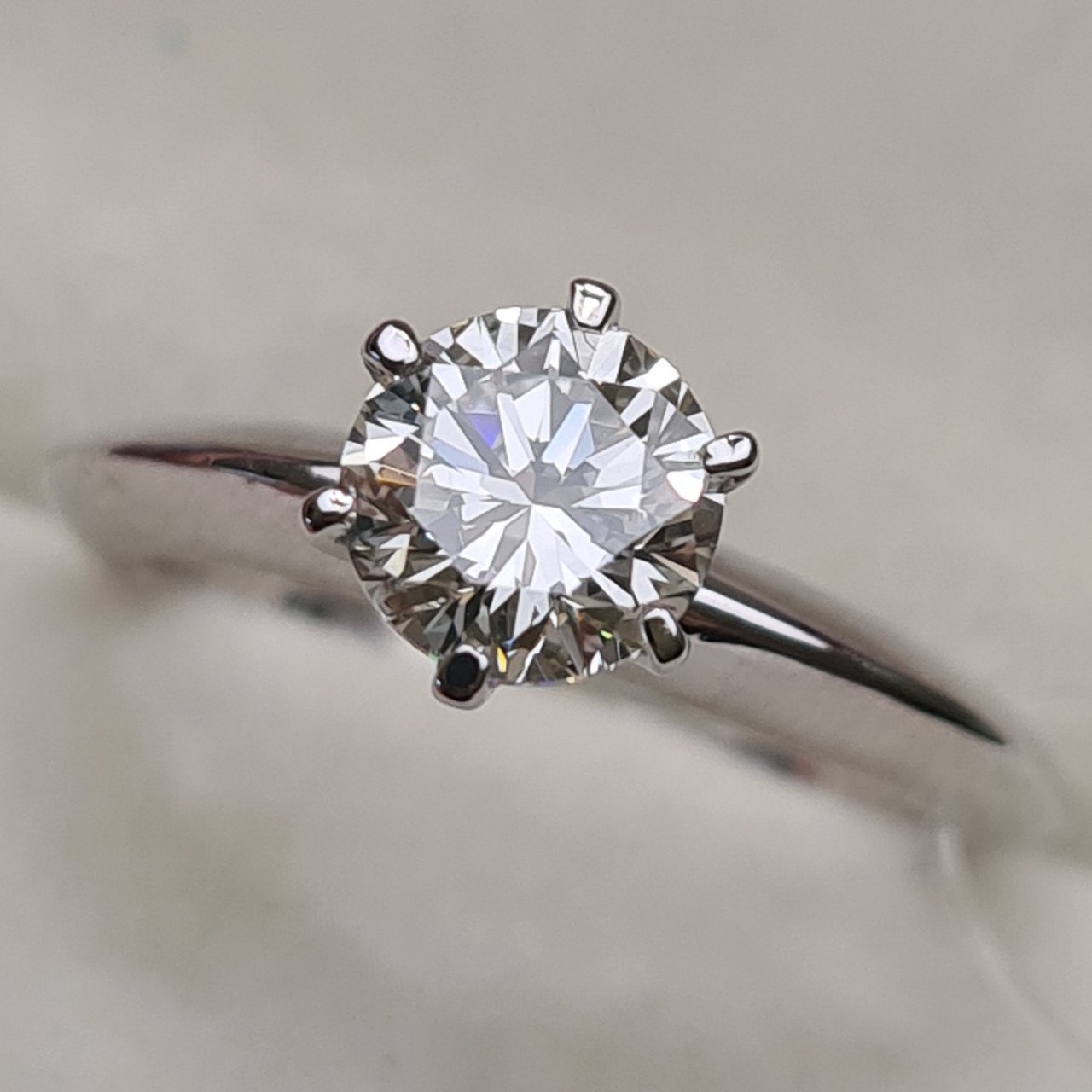 Кольцо Deimantas 98364192 16р 2,77гр 0,90ct. купить,NaN