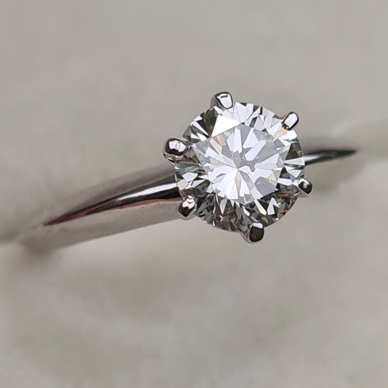 Кольцо Deimantas 98364192 16р 2,77гр 0,90ct. купить,NaN
