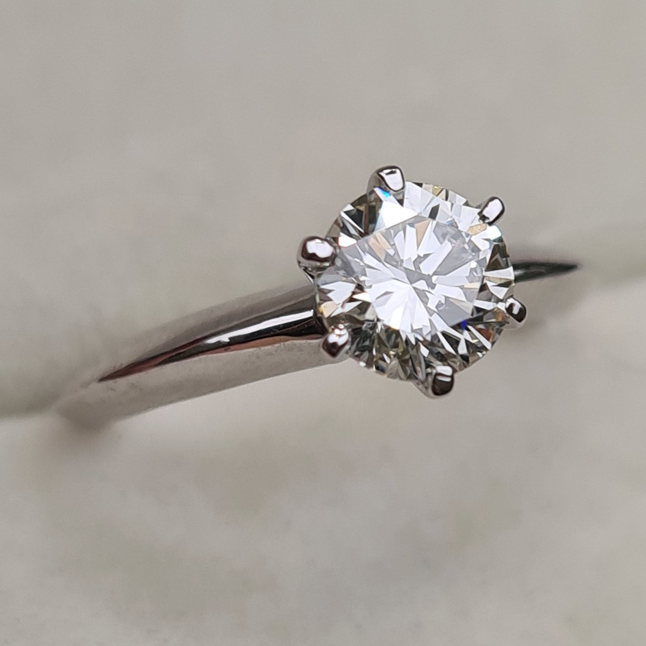 Кольцо Deimantas 98364192 16р 2,77гр 0,90ct. купить,NaN