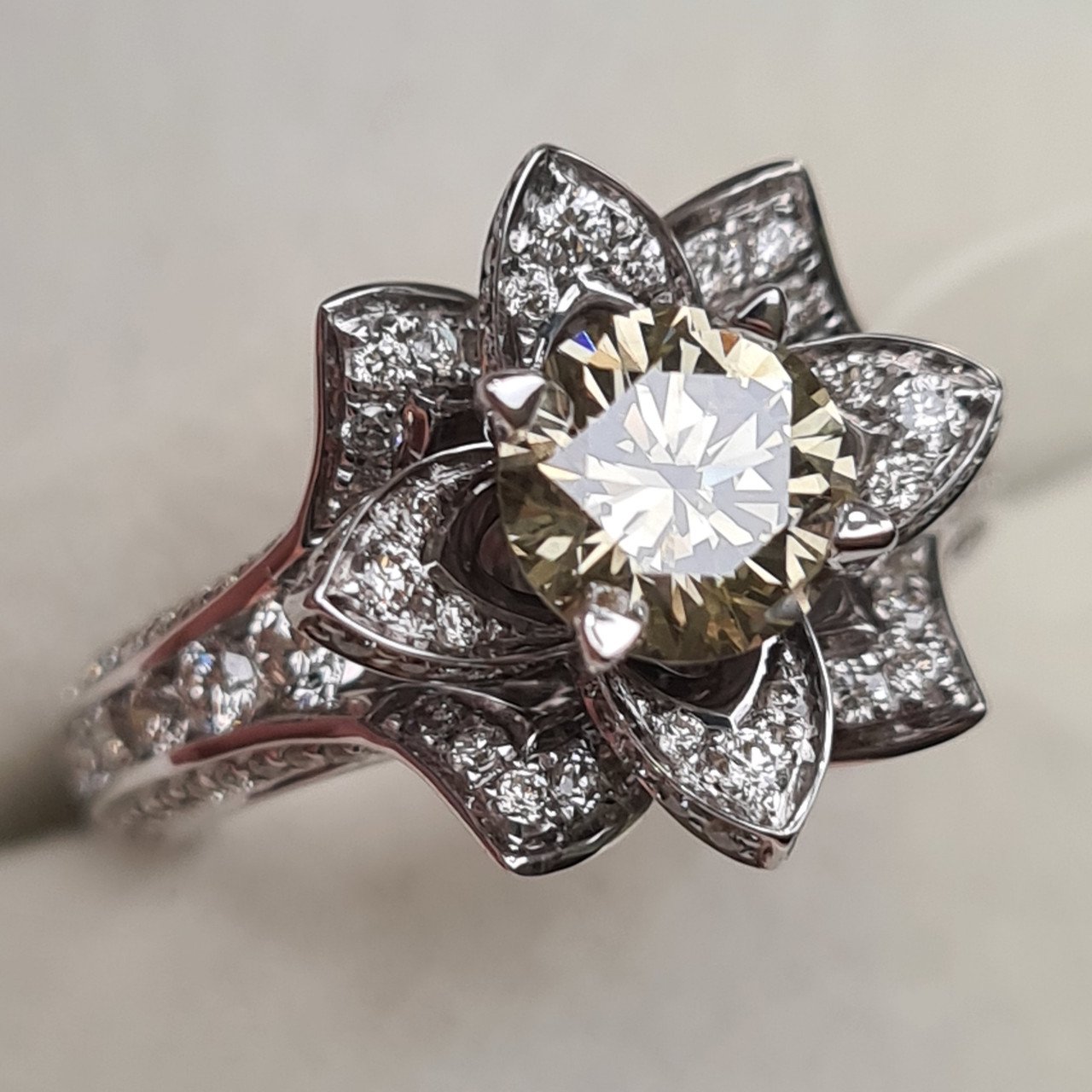 Кольцо Deimantas 98364199 17,5р 7,41гр 2,31ct. купить,NaN