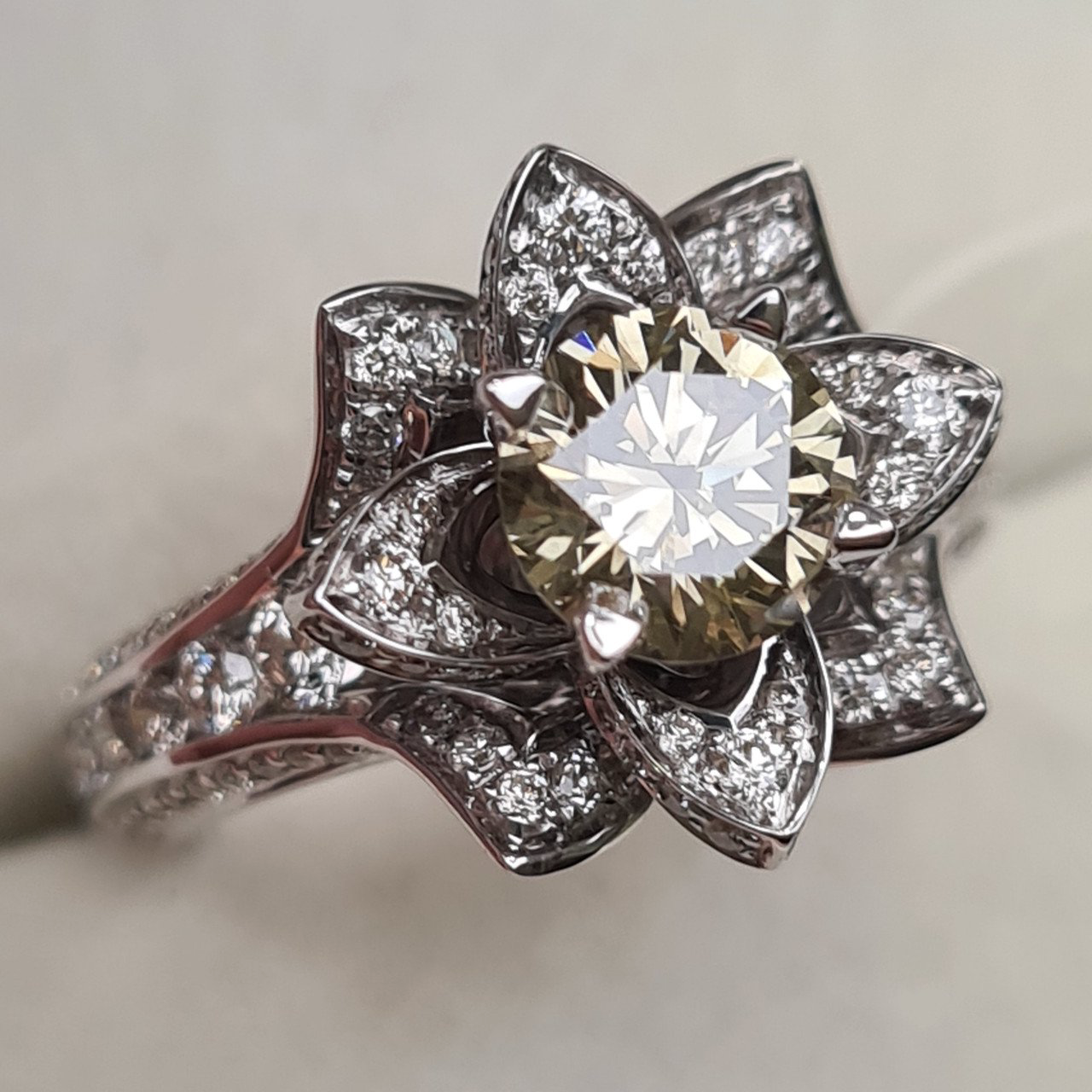 Кольцо Deimantas 98364199 17,5р 7,41гр 2,31ct. купить,NaN