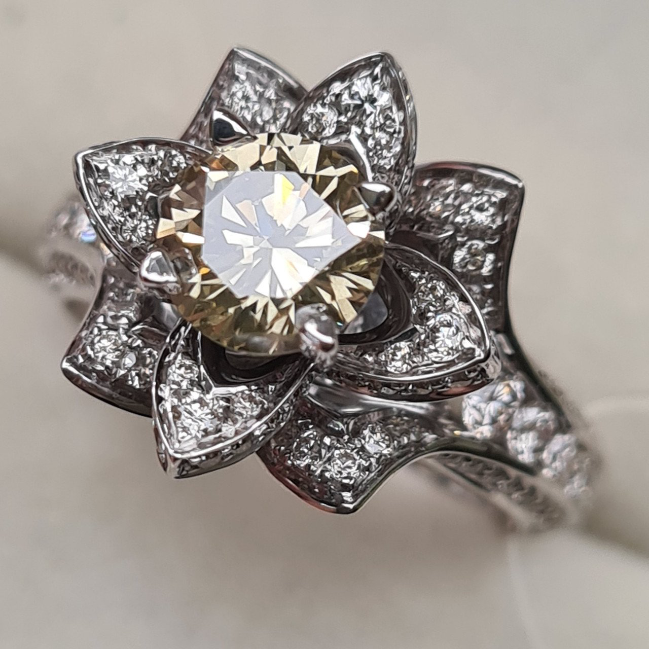 Кольцо Deimantas 98364199 17,5р 7,41гр 2,31ct. купить,NaN