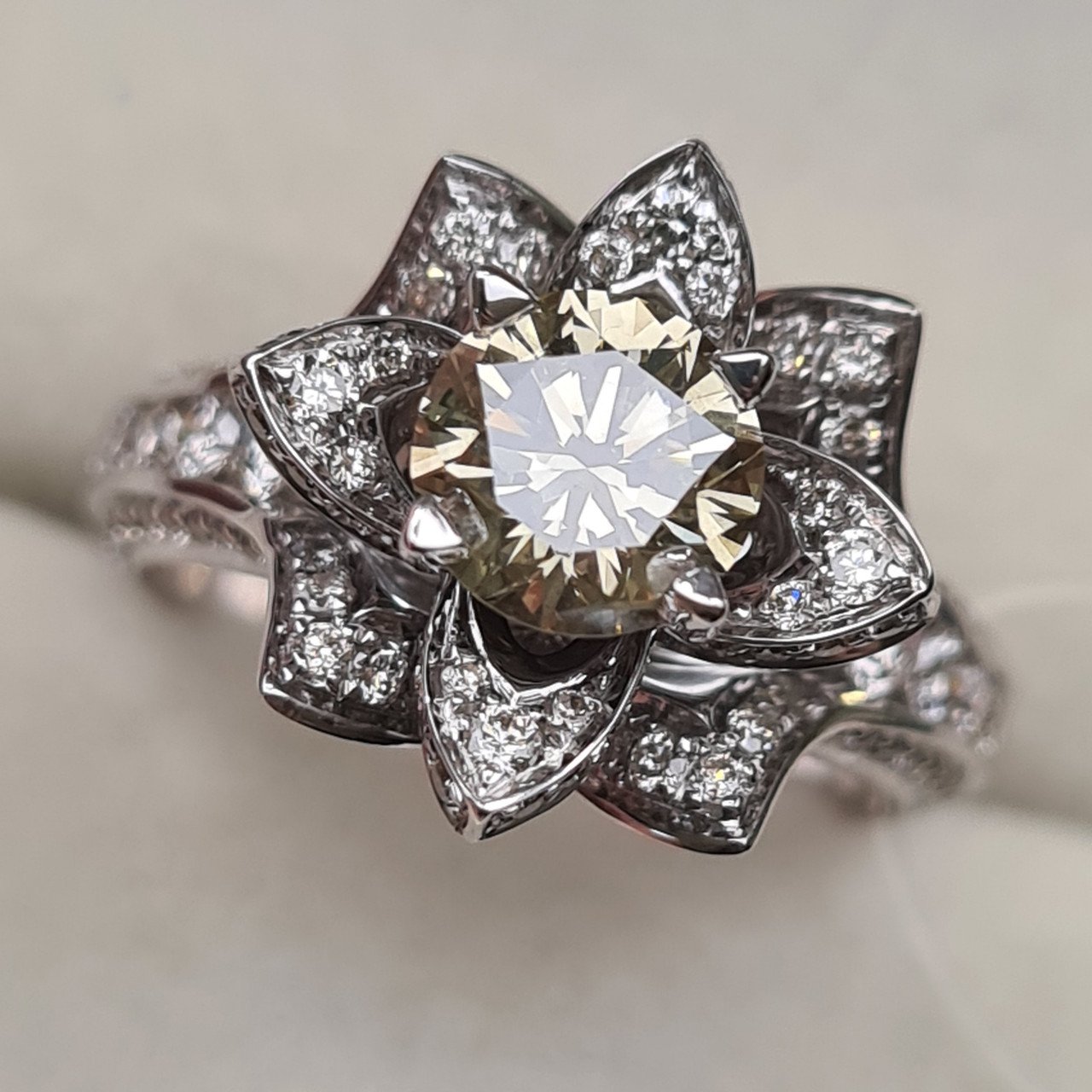 Кольцо Deimantas 98364199 17,5р 7,41гр 2,31ct. купить,NaN