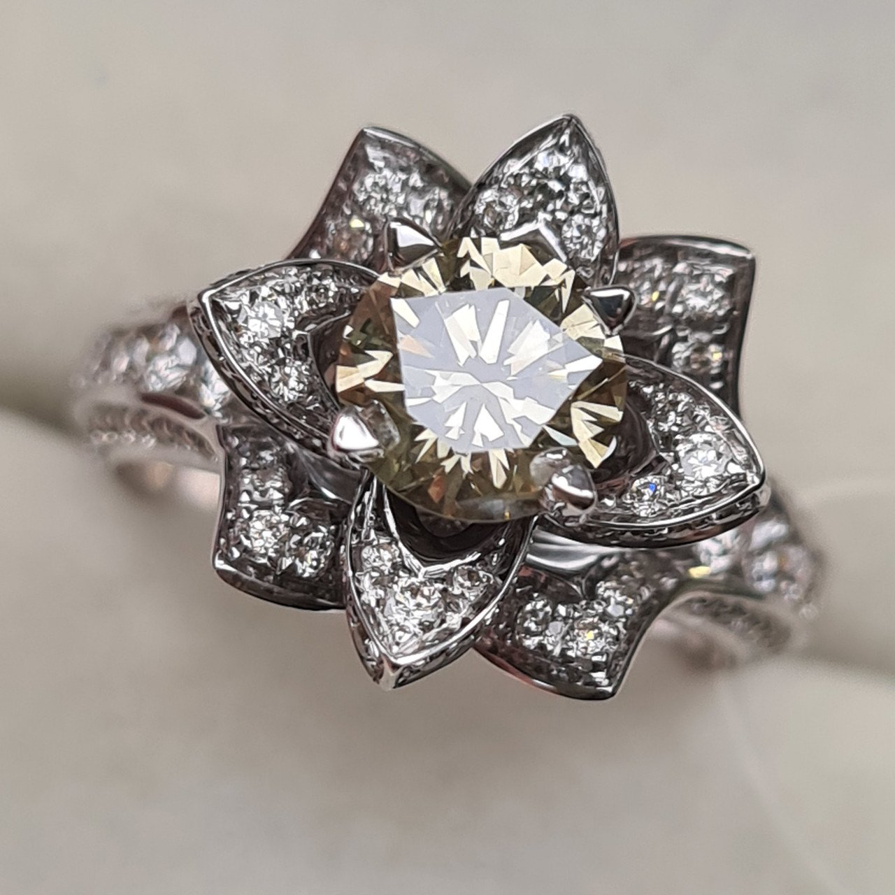 Кольцо Deimantas 98364199 17,5р 7,41гр 2,31ct. купить,NaN
