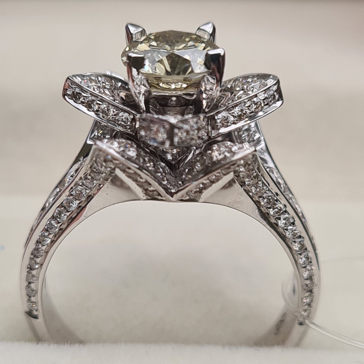 Кольцо Deimantas 98364199 17,5р 7,41гр 2,31ct. купить,NaN